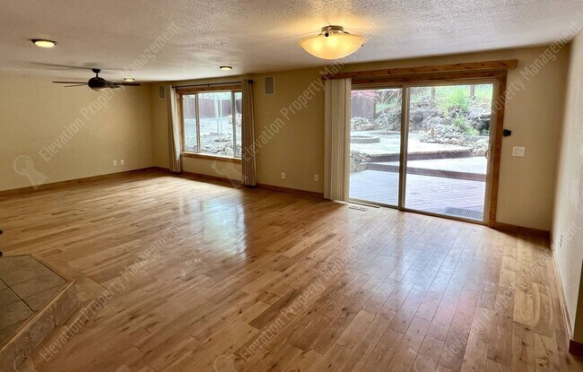 Foto del edificio - Inviting single-level home in forested SW Bend neighborhood