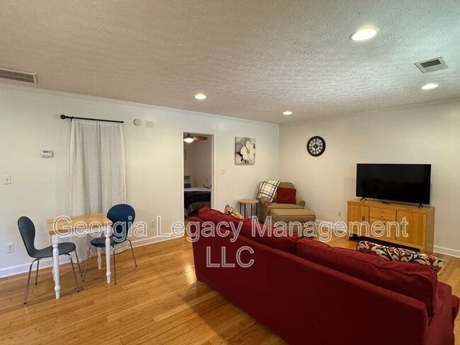 Building Photo - 191 Water Oak St