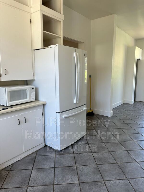 Foto del edificio - 559 N Oak St