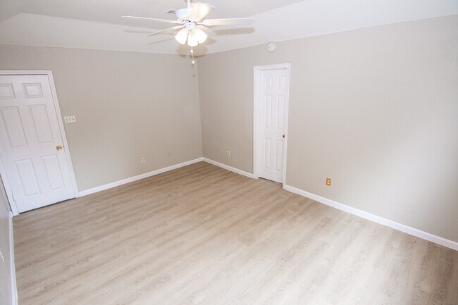 Foto del edificio - 2611 Ashington Dr