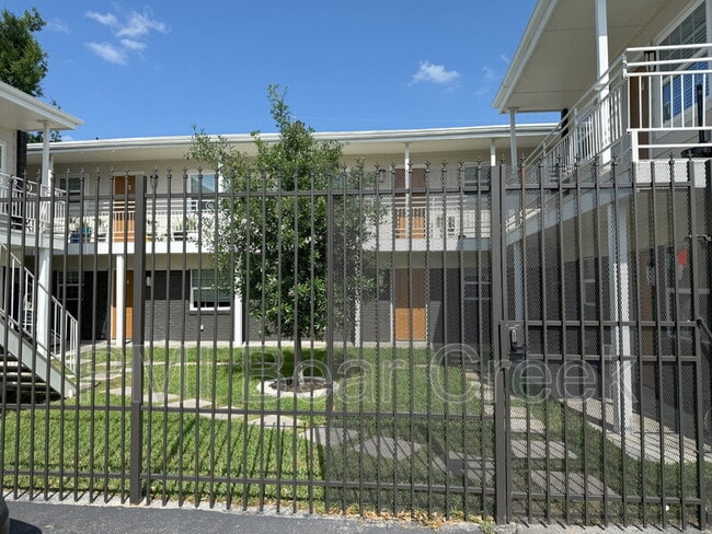 Foto del edificio - 1824 Thonig Rd