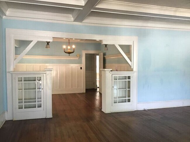Building Photo - 2/2 Near Canal - NSB Available Now!