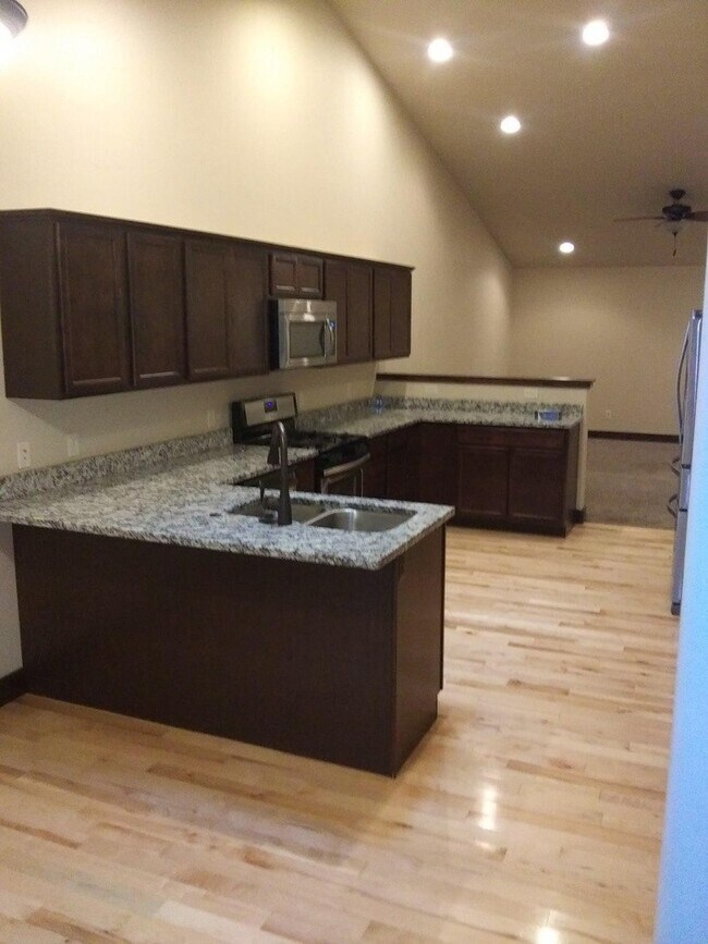 Foto del edificio - 895 Longbow Ln