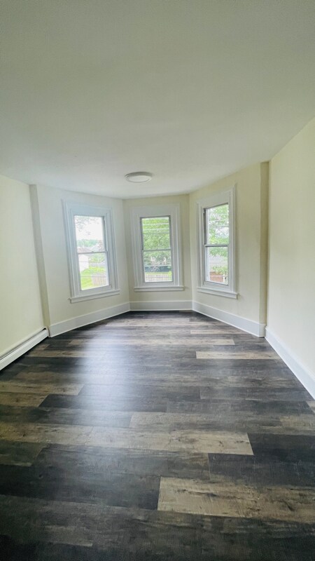 Building Photo - 825 Maple Ave