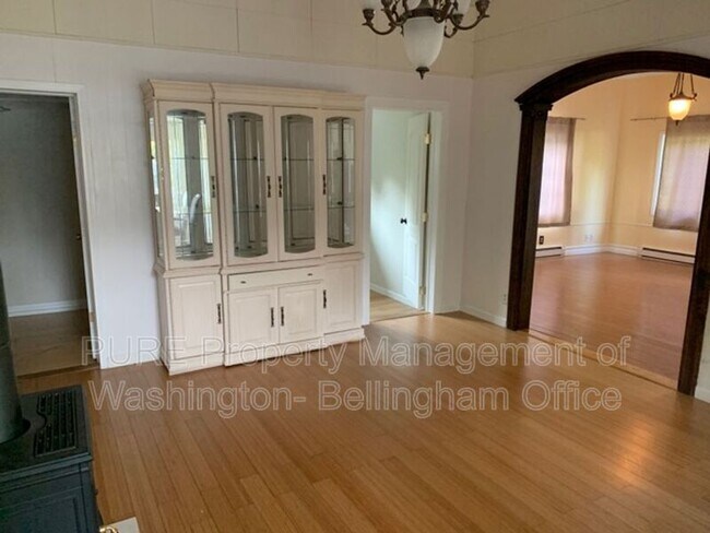 Foto del edificio - 1350 Mitchell Ave