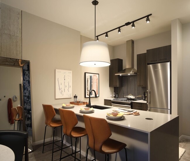 Building Photo - 944 W Madison St