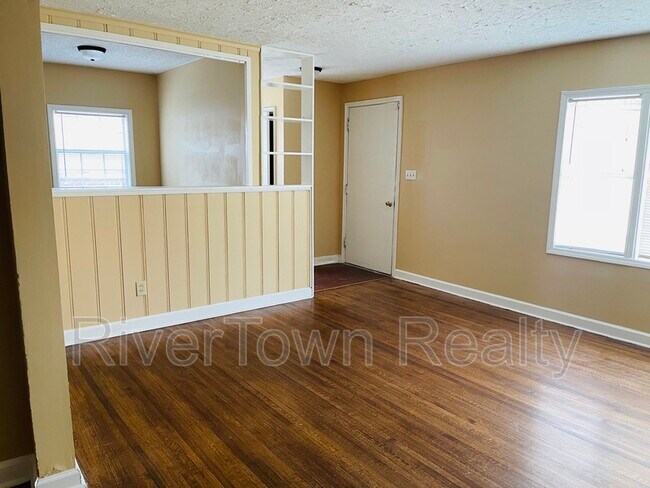 Photo - 106 N Holmes St House