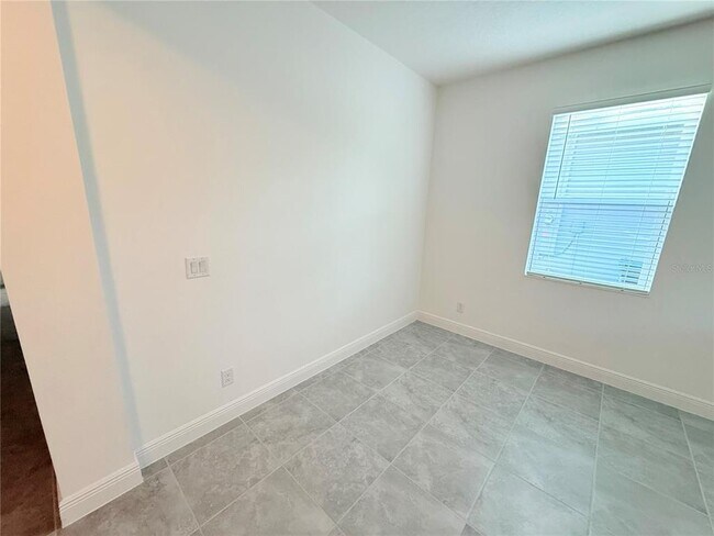Foto del edificio - 5055 Tibet Ct