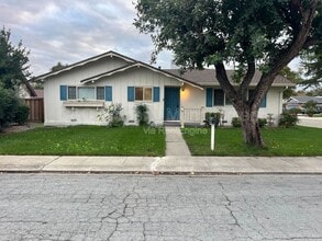 Building Photo - 212 Derecho Way