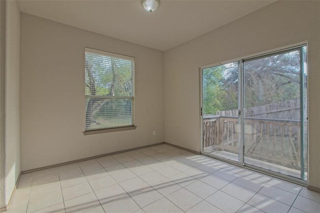 Foto del edificio - 2903 Whisper Oaks Ln