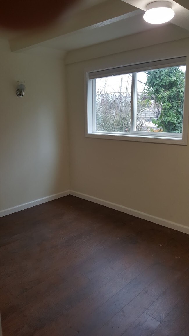 Foto del edificio - 2821 Bellevue Way SE