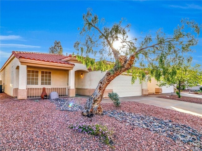 Building Photo - 122 Montesol Dr