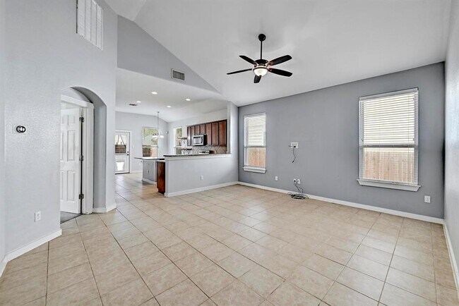 Foto del edificio - 16316 McAloon Way