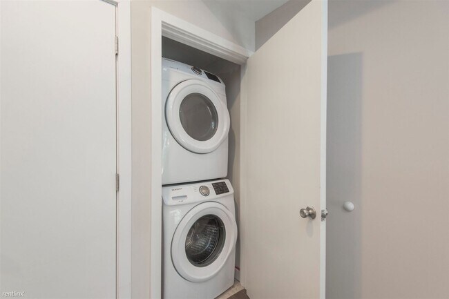 Foto del edificio - 2 br, 1 bath Duplex - 1822 HARLAN ST Unit 2