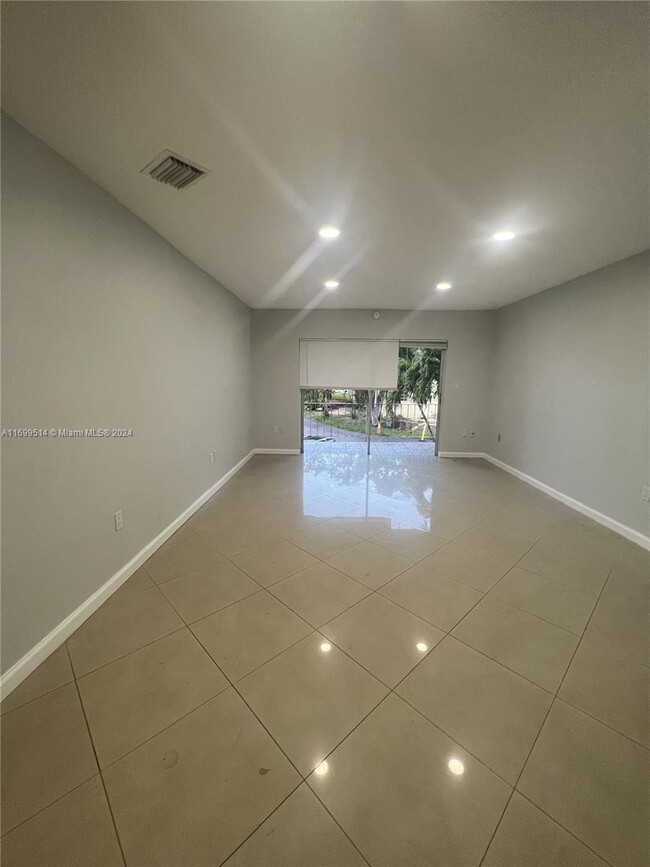 Foto del edificio - 7368 SW 82nd St