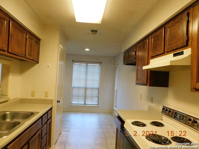 Building Photo - 2255 Thousand Oaks Dr