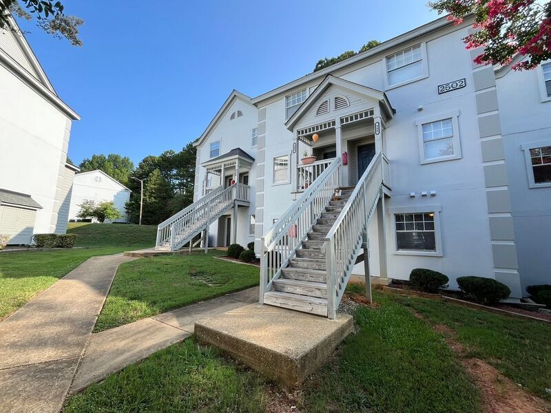 Building Photo - 2502 Avent Ferry Rd