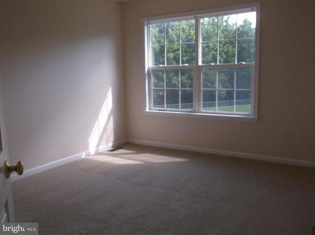 Foto del edificio - 274 Maple Ct