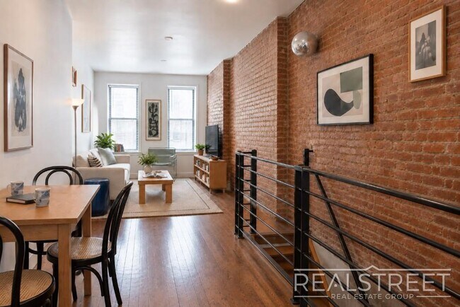 Building Photo - Crown Heights Backyard Duplex | 3 Bedrooms + Bonus Space | 2.5 Baths