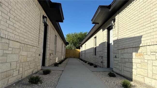 Foto del edificio - 15 Chapa Ave