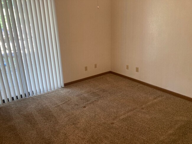 Foto del edificio - 1 Bedroom 1 Bath Ground Floor Apartment wi...