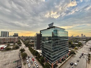 Building Photo - 2016 Main St
