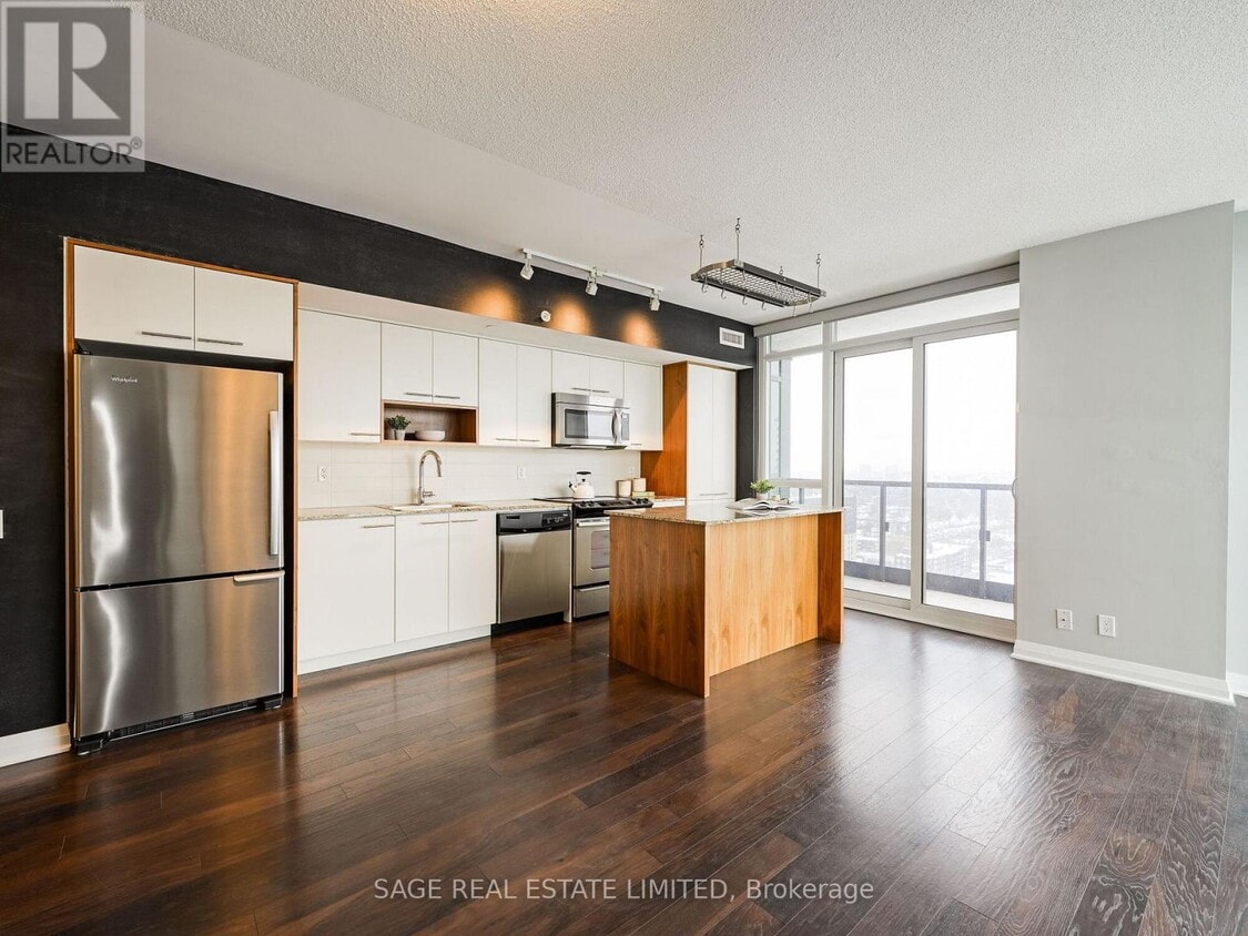 Primary Photo - 5 Valhalla Inn Rd