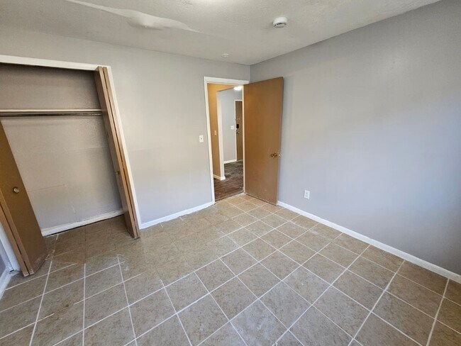 Building Photo - 1885 N Taylor Rd