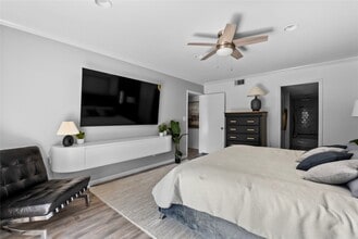 Building Photo - 604 S Ripple Creek Dr