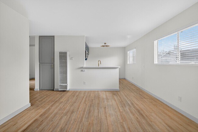 Foto del edificio - 921 Alamitos Ave