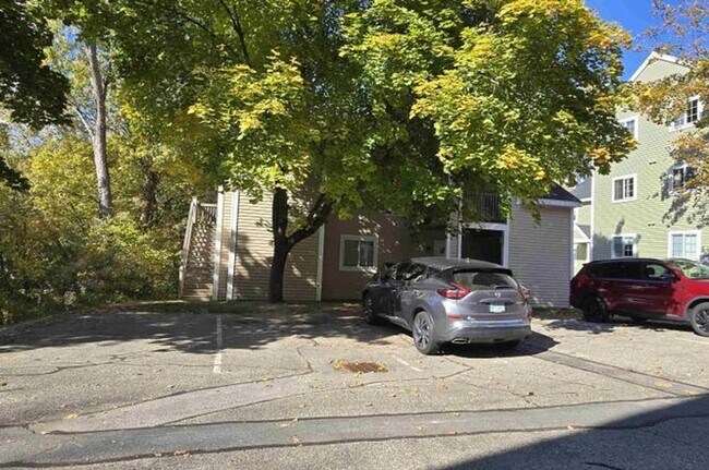 Foto del edificio - Stylish 2-Bedroom Condo in Dover| Utilities Included| Showings Coming Soon!