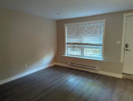 Building Photo - 2000-2032 32 St