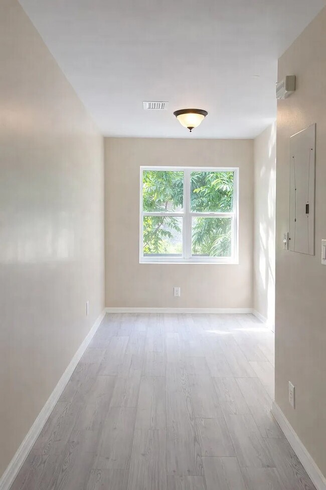 Foto del edificio - 420 SE 18th Ct