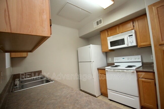 Building Photo - 45 Maleena Mesa St