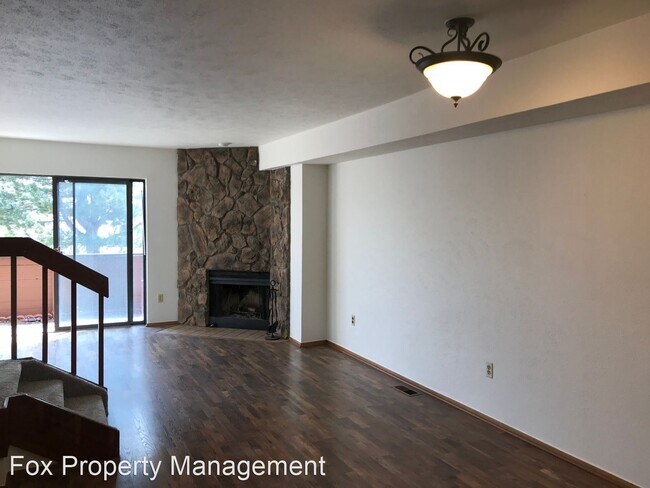 Building Photo - 3 br, 2.5 bath House - 742 Julian Circle