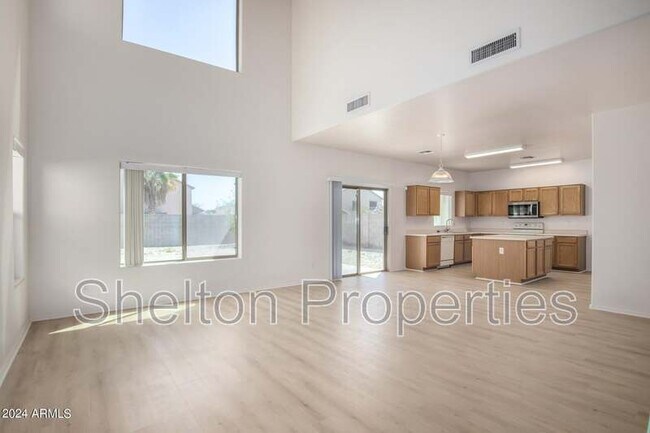 Foto del edificio - 17229 W Caribbean Ln