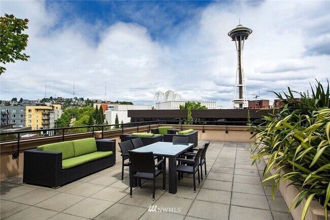 Foto del edificio - Elegant Belltown Condo with Open Floor Pla...