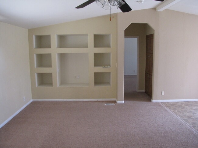 Building Photo - 4 Bedrooms in Hansen Tract