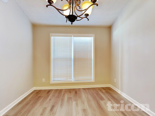 Foto del edificio - 16 Waterloo Ct