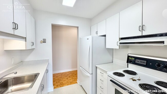 Building Photo - 112 Spadina Av