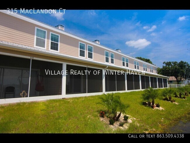 Foto del edificio - Luxury Townhome in Lakefront Community