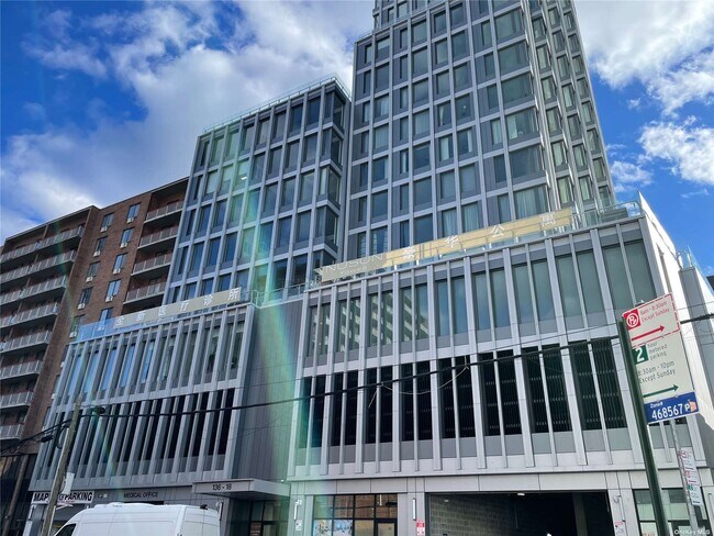 Foto del edificio - 136-18 Maple Ave