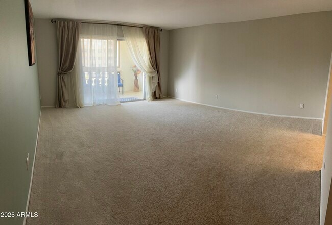 Foto del edificio - 7840 E Camelback Rd