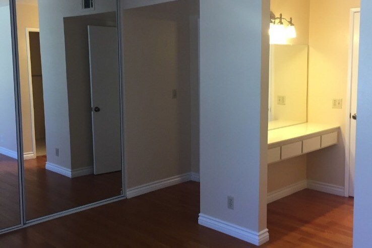 10512 sunland blvd los angeles ca en suite vanity bathroom 2