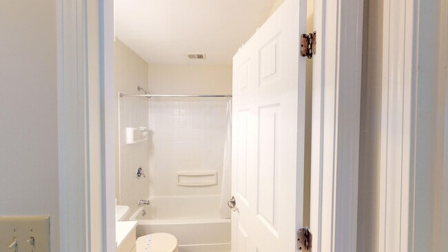 Building Photo - 501 Buckminster Dr