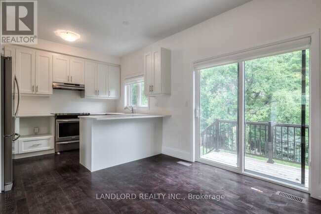 Photo du bâtiment - 23 Kenneth Wood Cres