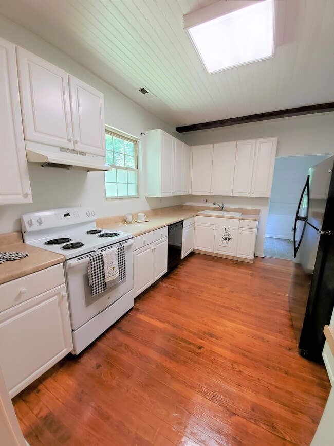 Kitchen - 428 Hampton Street