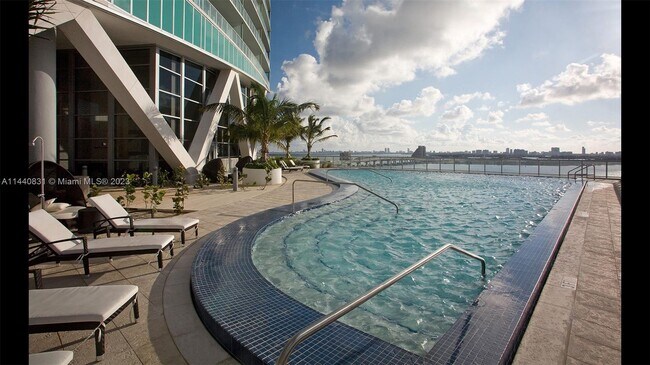 Foto del edificio - 888 Biscayne Blvd