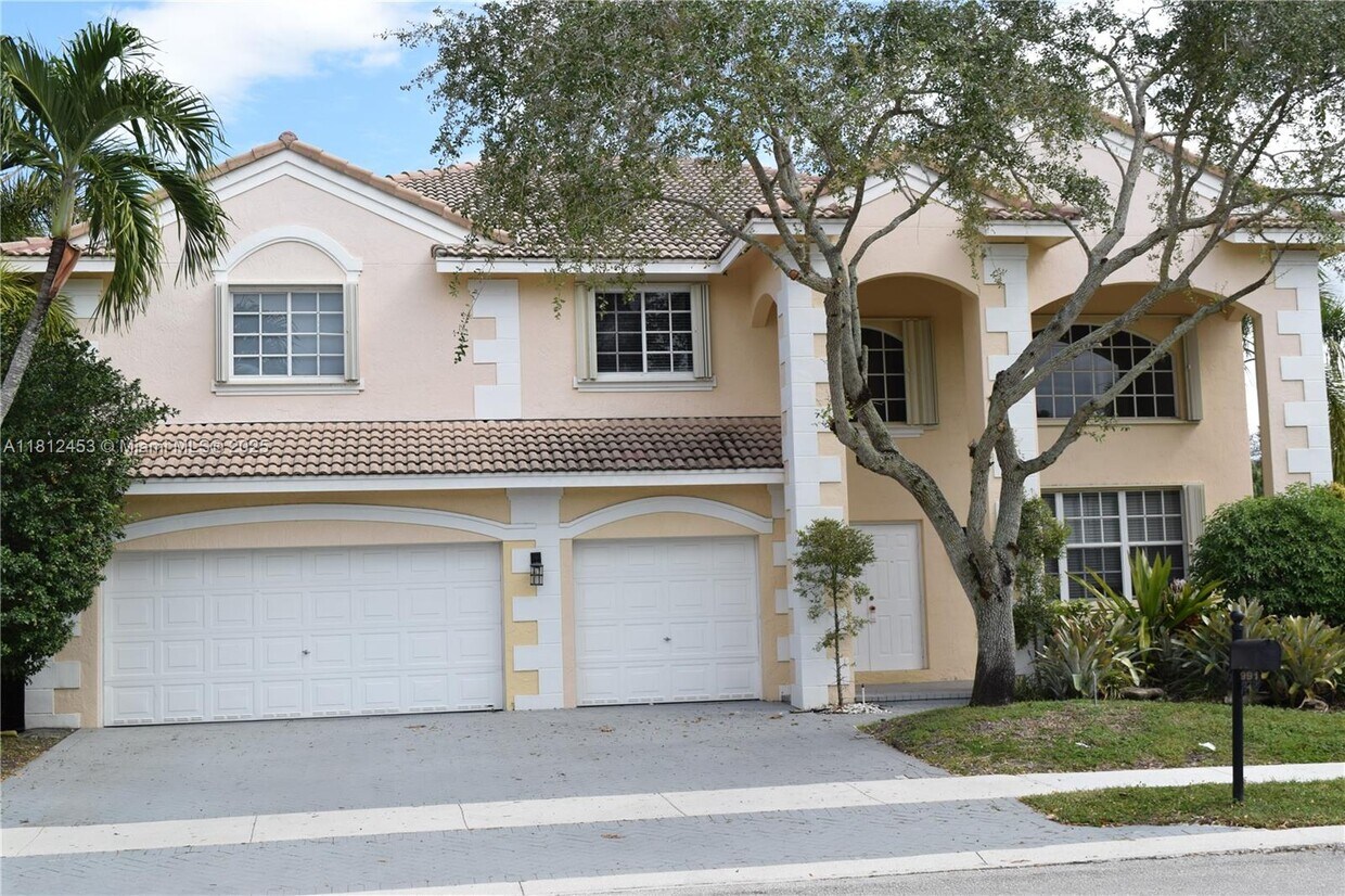 Foto principal - 991 Crestview Cir