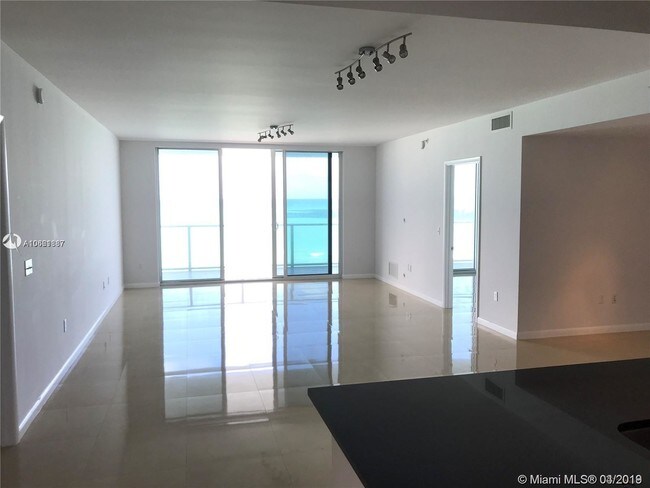 Building Photo - 3951 S Ocean Dr